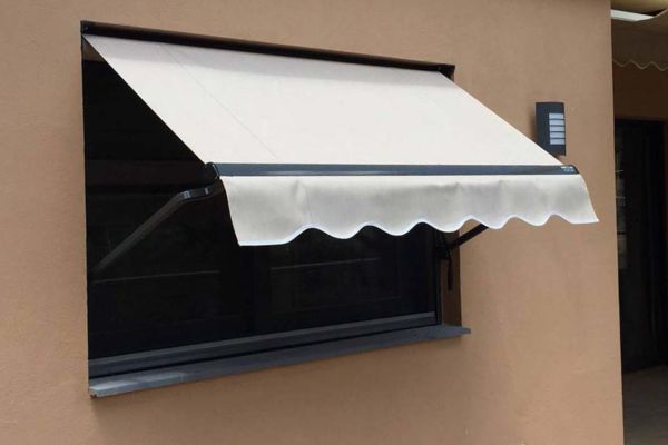 Toldos Pamplona · Instalación de toldos para ventanas y fachadas en Pamplona, Navarra Toldos Pamplona · Instalación de toldos para ventanas y fachadas en Pamplona, Navarra