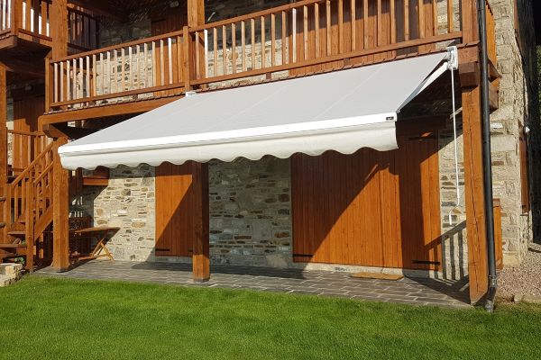 Toldos Pamplona · Venta e instalación de toldos para porches en Pamplona, Navarra