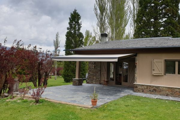 Toldos Pamplona · Venta e instalación de toldos para terrazas y jardines en Pamplona-Iruña, Navarra